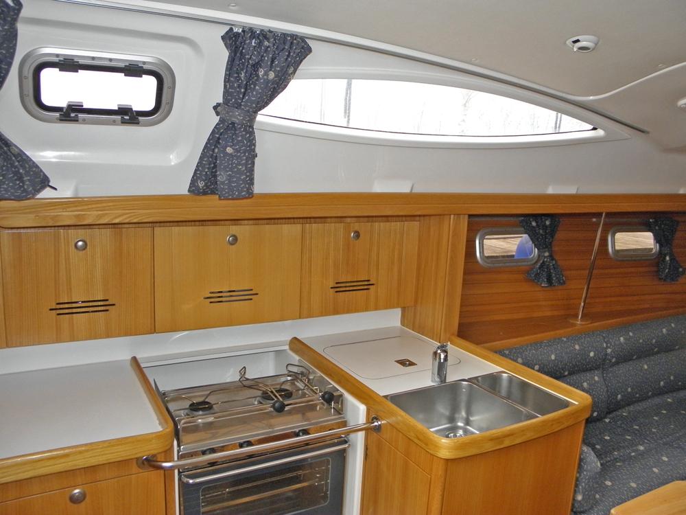 Saloon, Accommodation